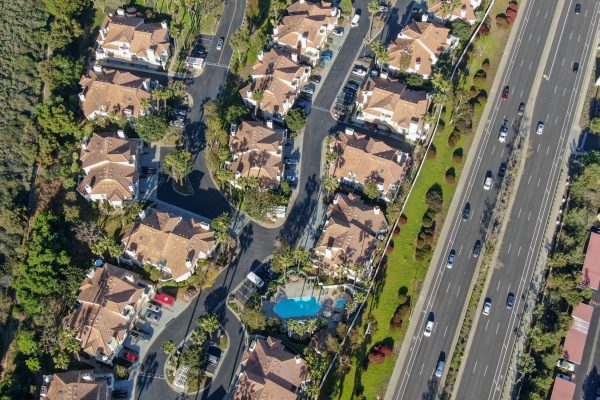 Pros and cons of an HOA